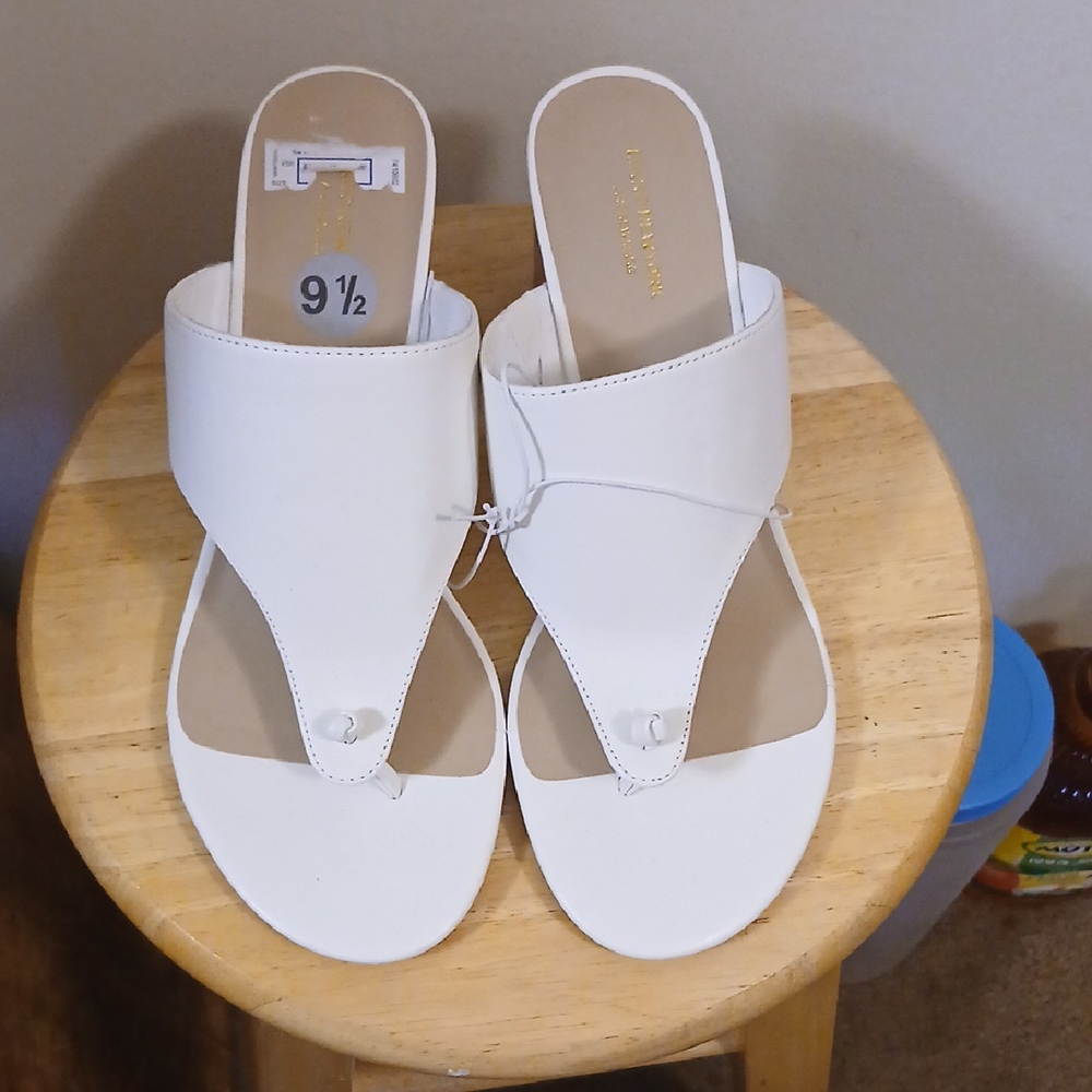 Marc New York White Sandals Sleek Minimalist Design